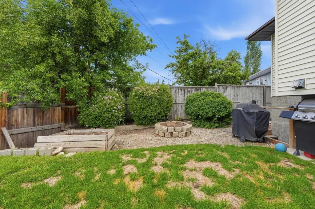 40 Mckerrell Close SE Calgary AB T2Z 1M7