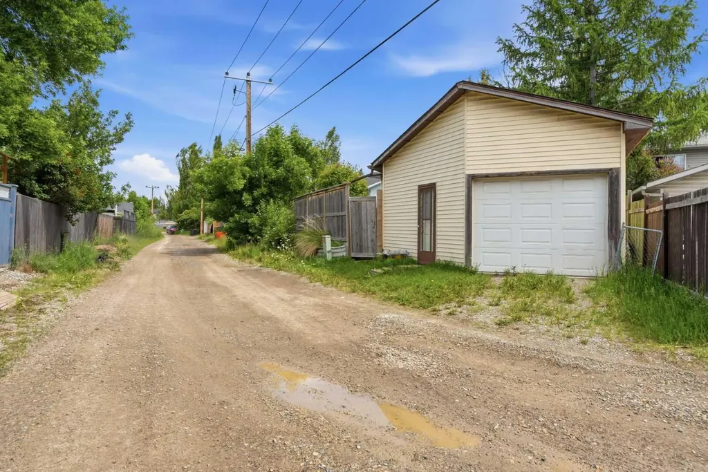 40 Mckerrell Close SE Calgary AB T2Z 1M7