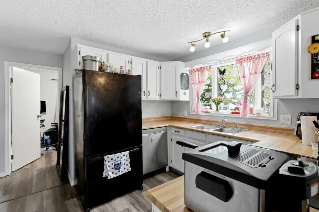 40 Mckerrell Close SE Calgary AB T2Z 1M7