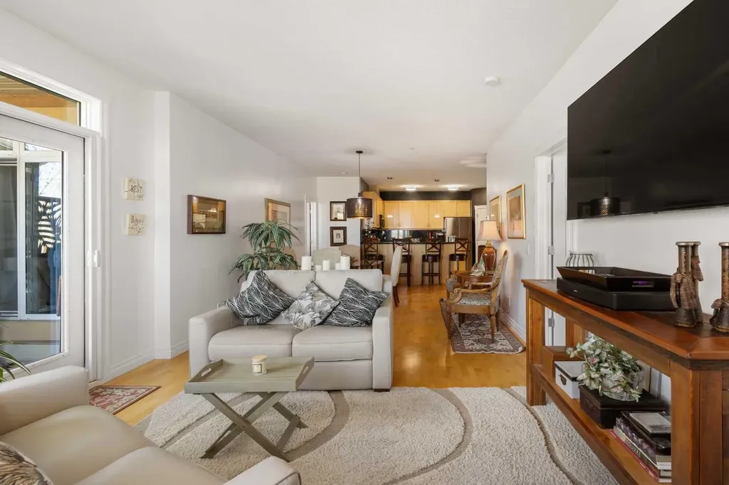 8 Hemlock Crescent SW Calgary AB T3C 2Z1