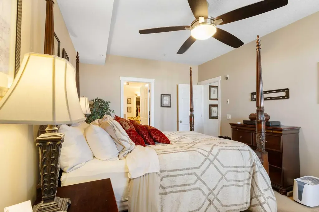 8 Hemlock Crescent SW Calgary AB T3C 2Z1