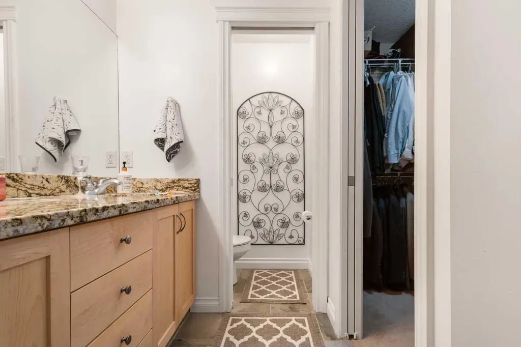 8 Hemlock Crescent SW Calgary AB T3C 2Z1