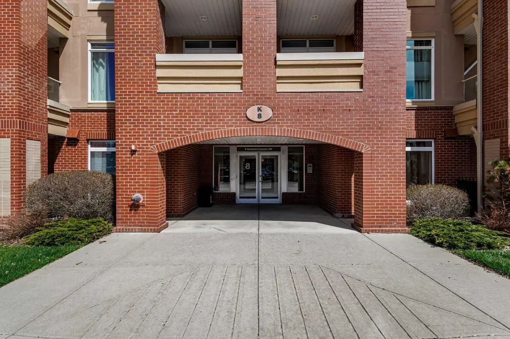 8 Hemlock Crescent SW Calgary AB T3C 2Z1