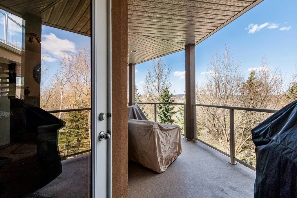 8 Hemlock Crescent SW Calgary AB T3C 2Z1
