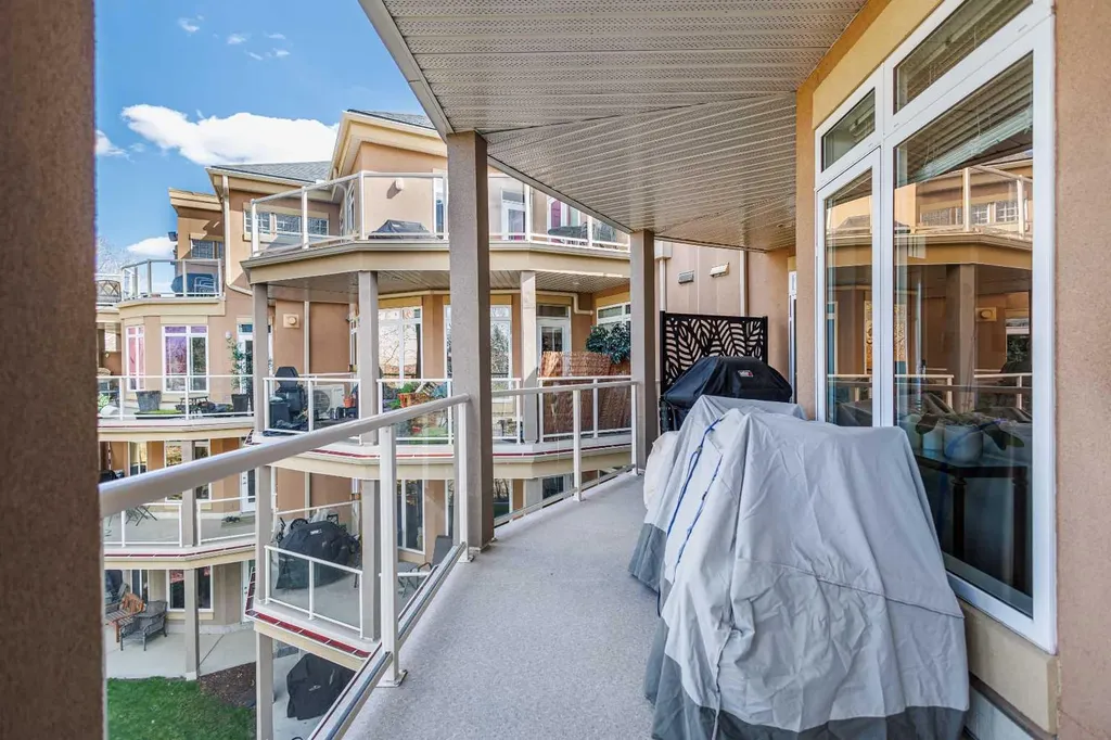 8 Hemlock Crescent SW Calgary AB T3C 2Z1