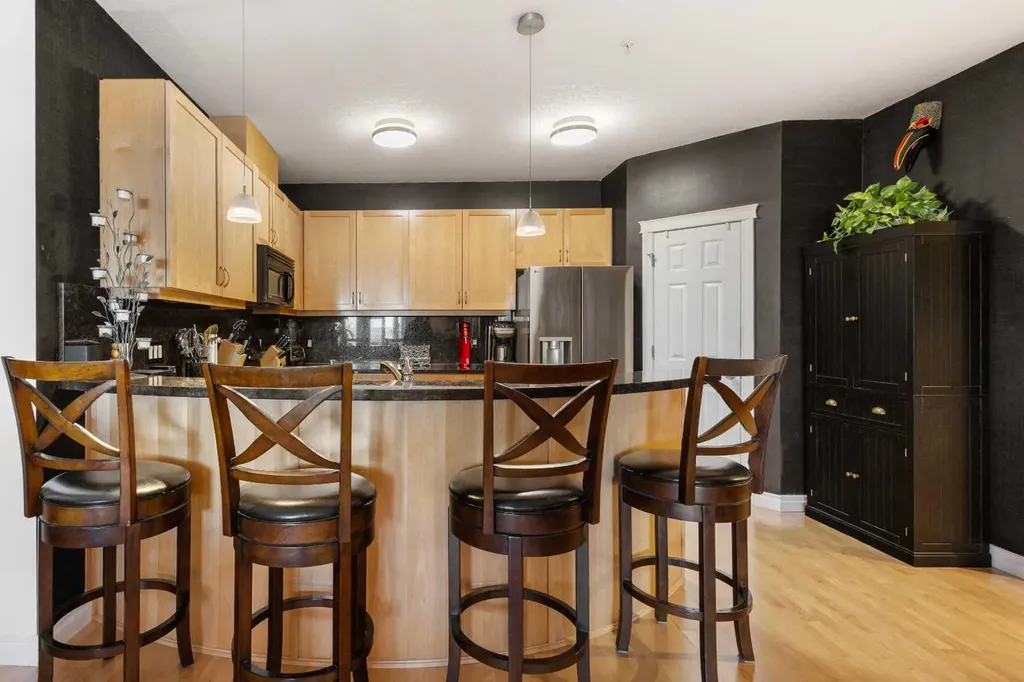 8 Hemlock Crescent SW Calgary AB T3C 2Z1