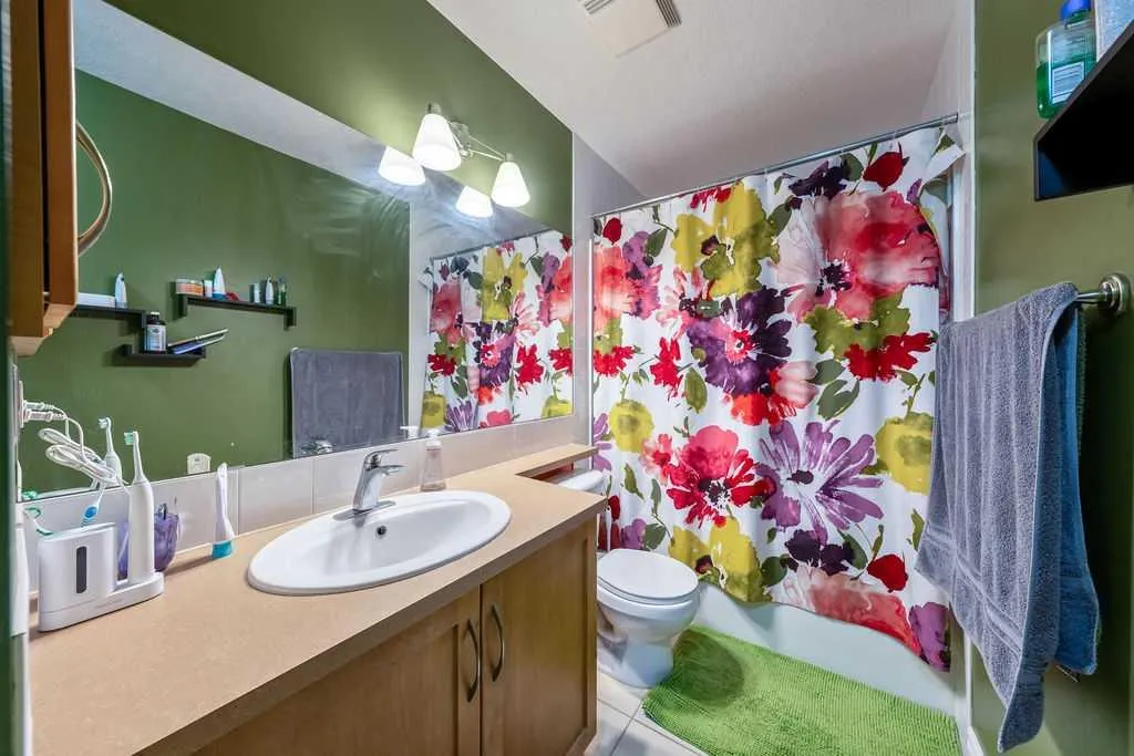 3111 34 Avenue NW Calgary AB T2L0Y2