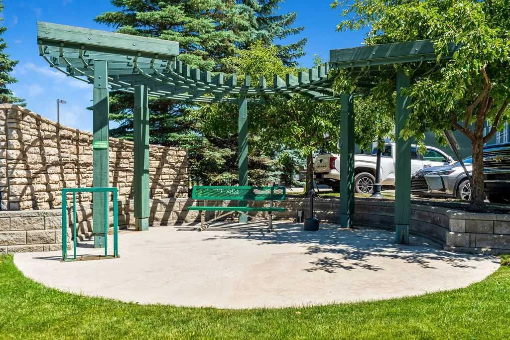 3111 34 Avenue NW Calgary AB T2L0Y2