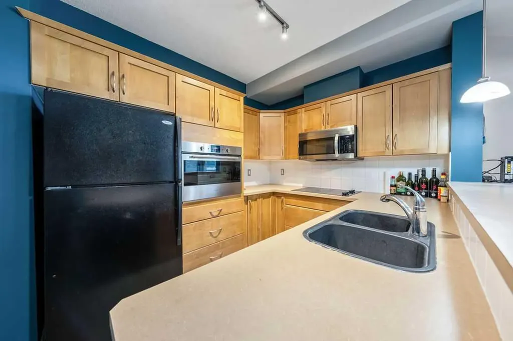 3111 34 Avenue NW Calgary AB T2L0Y2