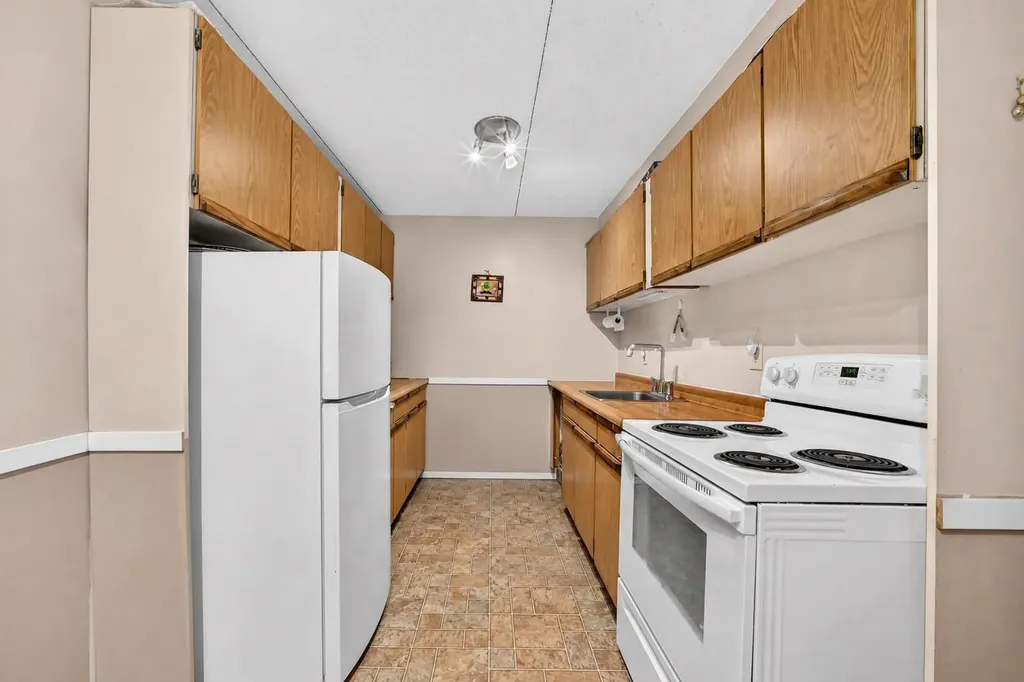 5204 Dalton Drive NW Calgary AB T3A 3H1