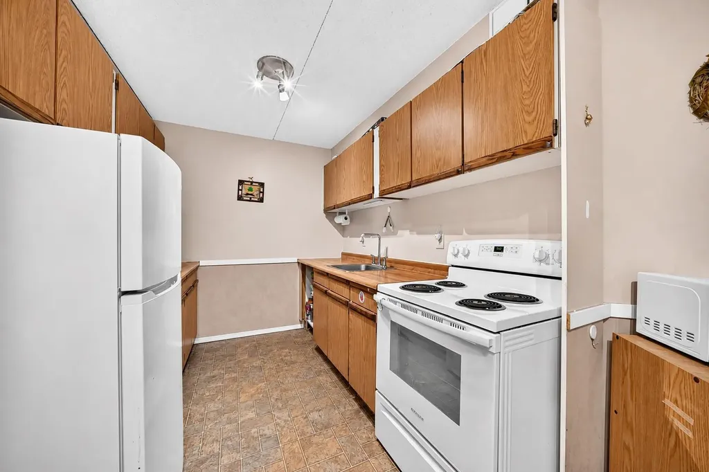 5204 Dalton Drive NW Calgary AB T3A 3H1