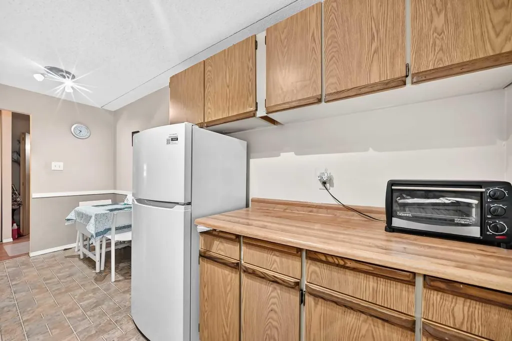 5204 Dalton Drive NW Calgary AB T3A 3H1