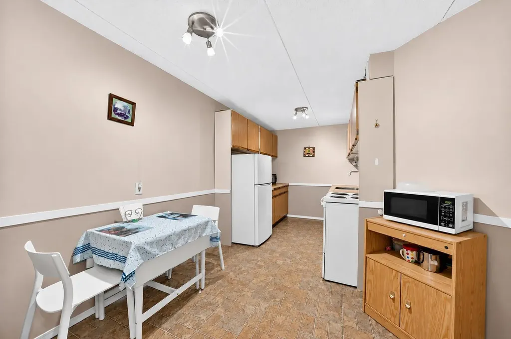 5204 Dalton Drive NW Calgary AB T3A 3H1