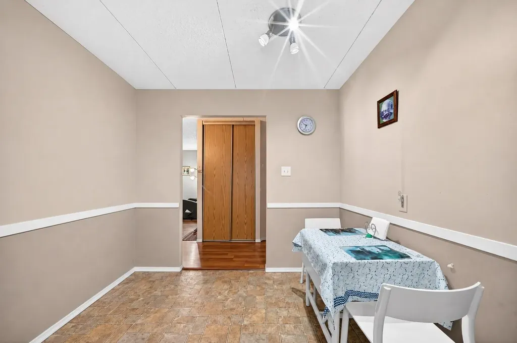 5204 Dalton Drive NW Calgary AB T3A 3H1