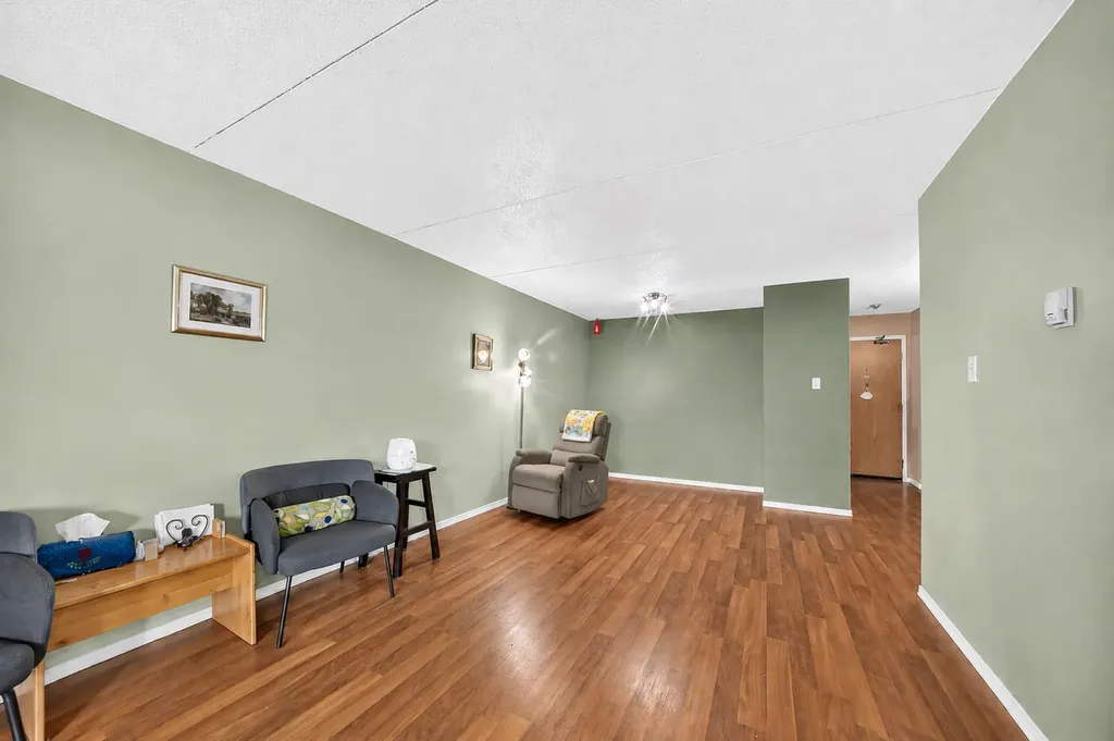 5204 Dalton Drive NW Calgary AB T3A 3H1