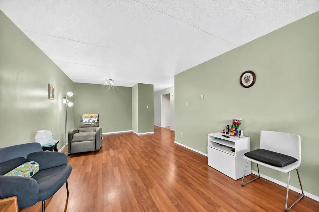 5204 Dalton Drive NW Calgary AB T3A 3H1