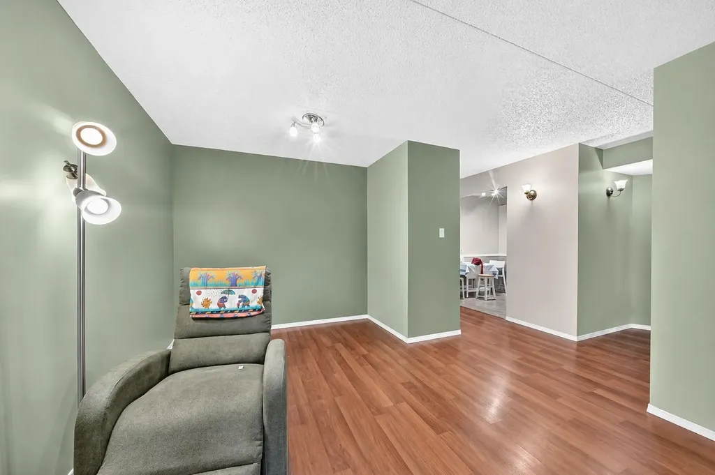 5204 Dalton Drive NW Calgary AB T3A 3H1