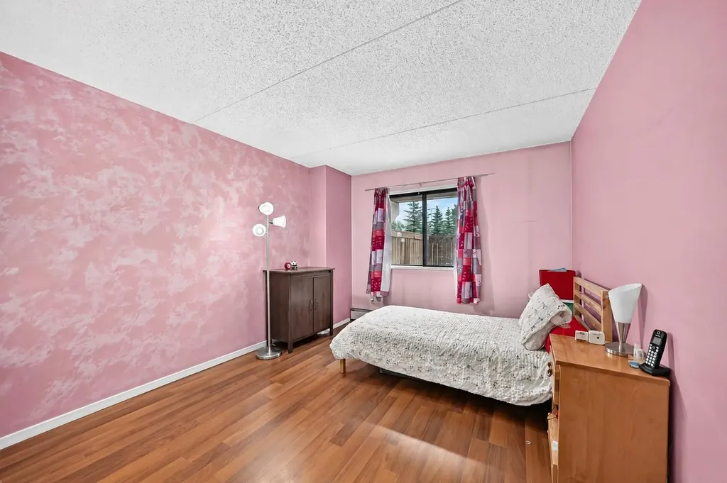 5204 Dalton Drive NW Calgary AB T3A 3H1
