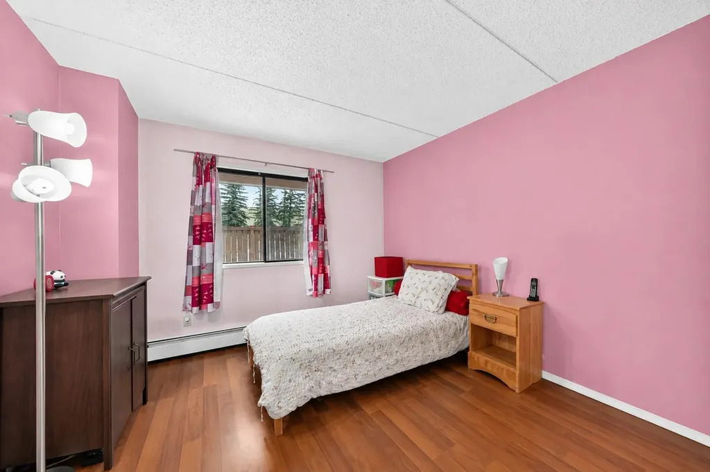 5204 Dalton Drive NW Calgary AB T3A 3H1