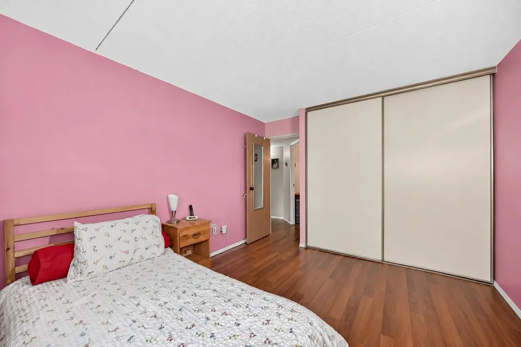 5204 Dalton Drive NW Calgary AB T3A 3H1