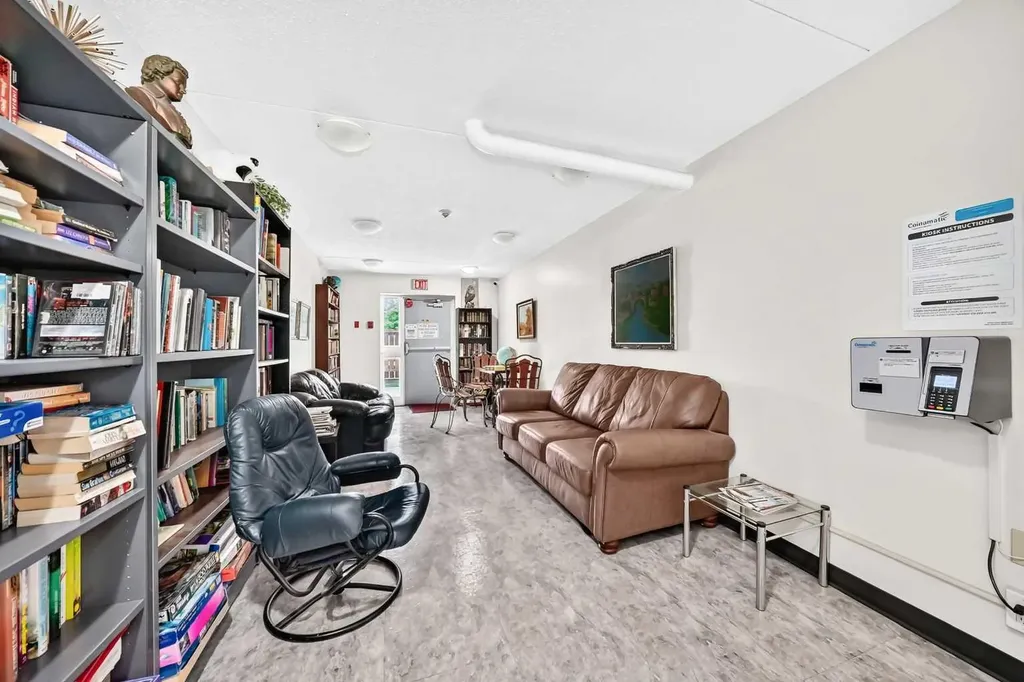 5204 Dalton Drive NW Calgary AB T3A 3H1
