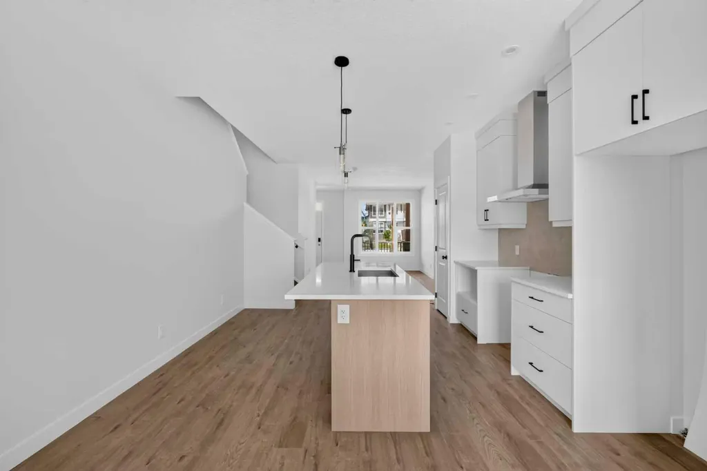 26 Starling Boulevard NW Calgary AB T3P 2V7