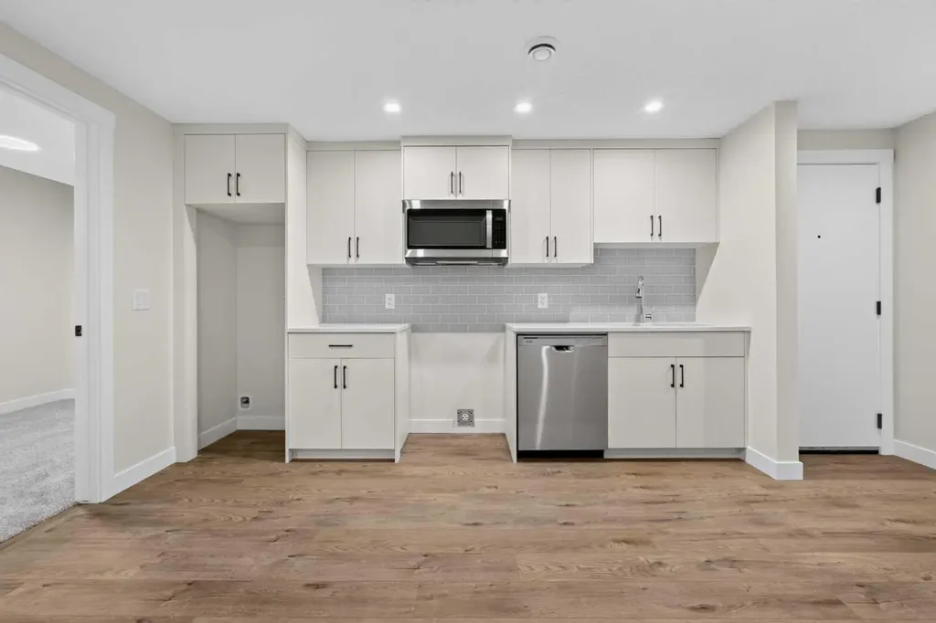 26 Starling Boulevard NW Calgary AB T3P 2V7