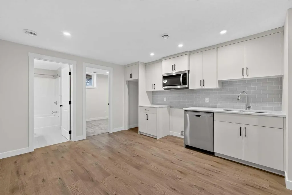 26 Starling Boulevard NW Calgary AB T3P 2V7