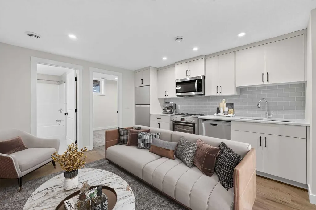 26 Starling Boulevard NW Calgary AB T3P 2V7