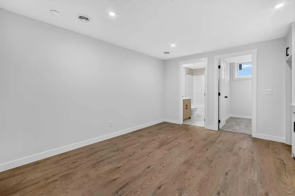 26 Starling Boulevard NW Calgary AB T3P 2V7