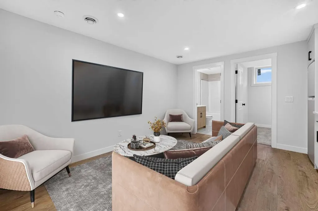 26 Starling Boulevard NW Calgary AB T3P 2V7