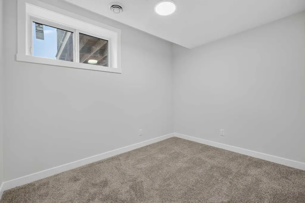 26 Starling Boulevard NW Calgary AB T3P 2V7