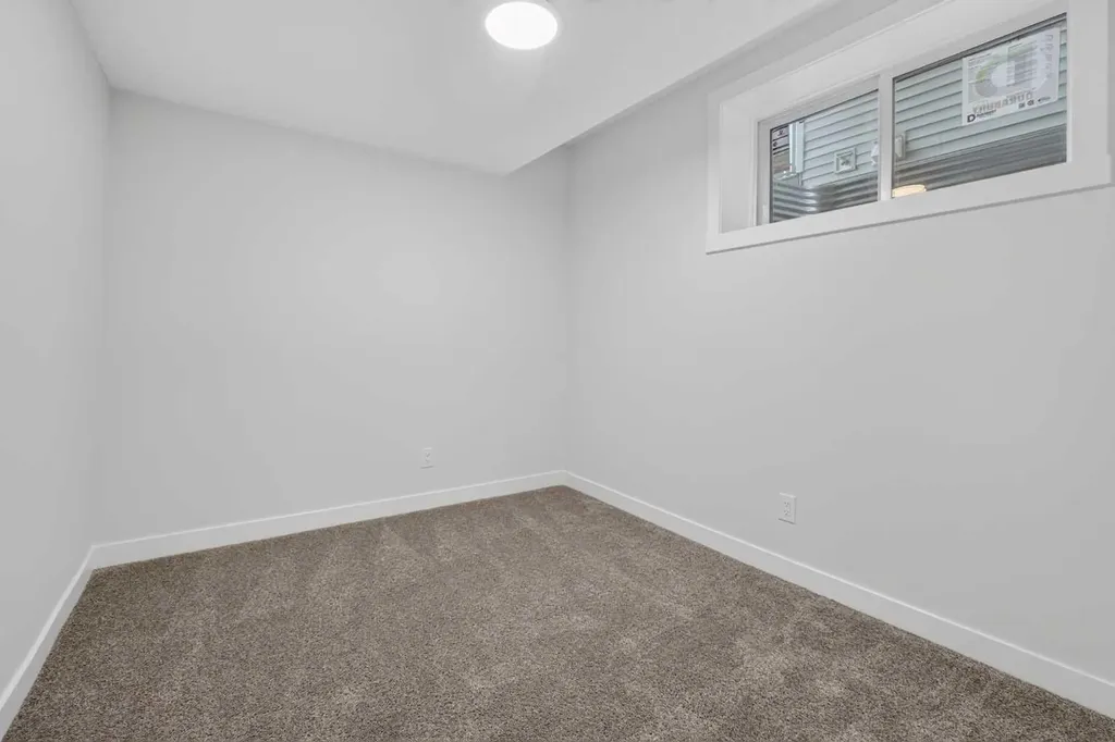 26 Starling Boulevard NW Calgary AB T3P 2V7