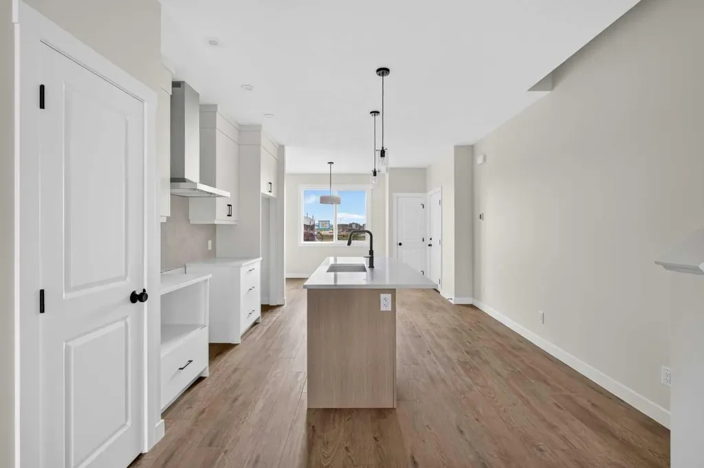 26 Starling Boulevard NW Calgary AB T3P 2V7