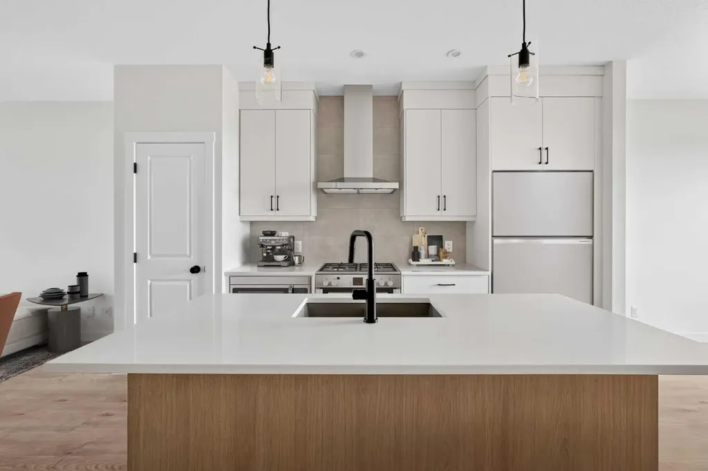 26 Starling Boulevard NW Calgary AB T3P 2V7