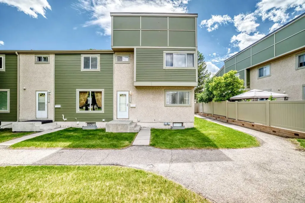 406 Blackthorn Road NE Calgary AB T2K 1K5