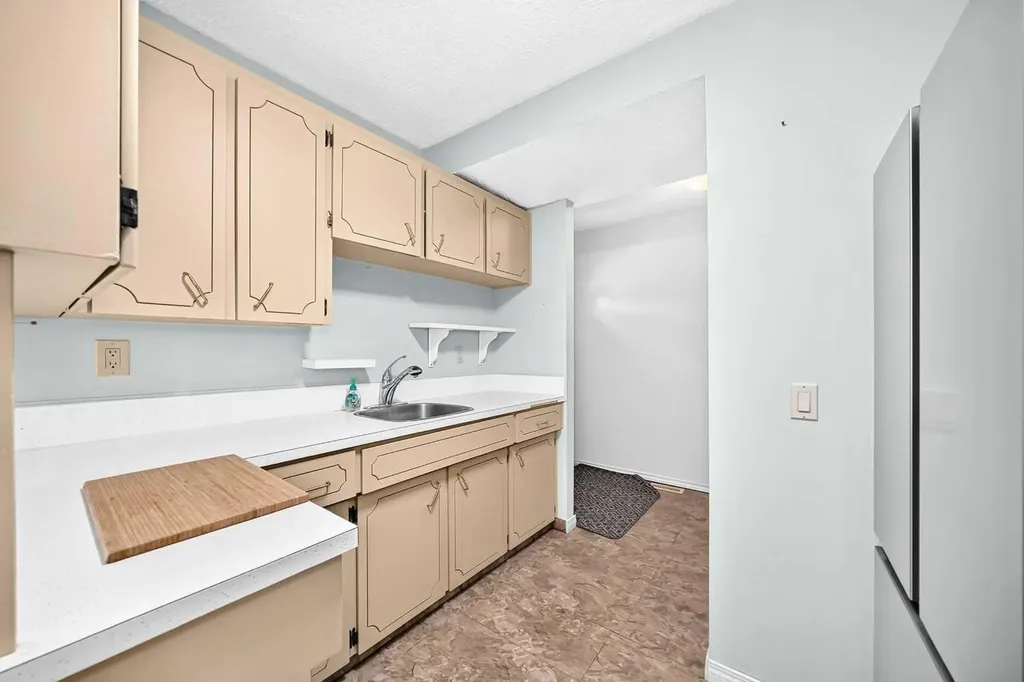 406 Blackthorn Road NE Calgary AB T2K 1K5