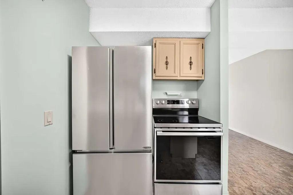 406 Blackthorn Road NE Calgary AB T2K 1K5
