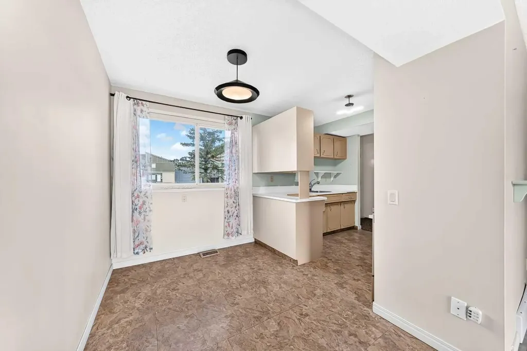 406 Blackthorn Road NE Calgary AB T2K 1K5