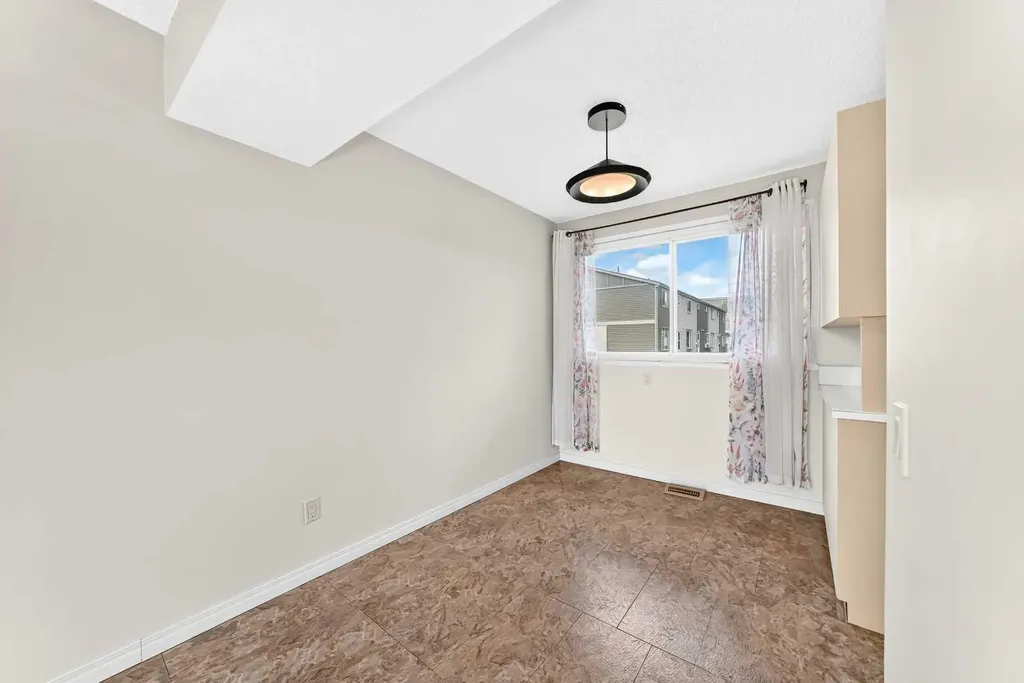 406 Blackthorn Road NE Calgary AB T2K 1K5