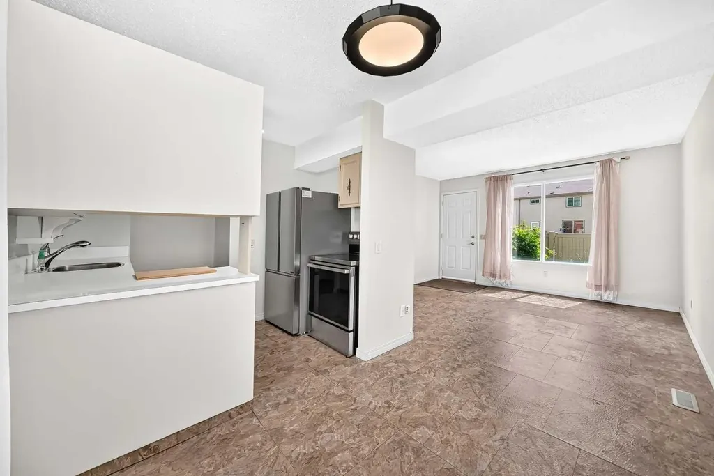 406 Blackthorn Road NE Calgary AB T2K 1K5