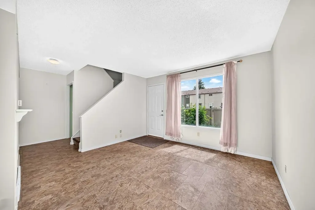 406 Blackthorn Road NE Calgary AB T2K 1K5