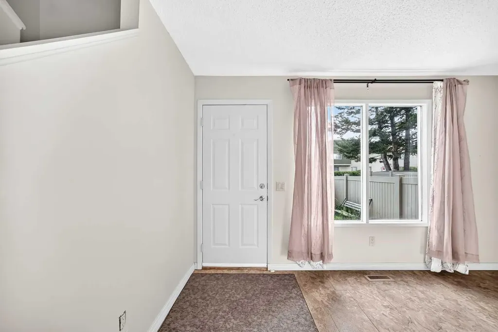 406 Blackthorn Road NE Calgary AB T2K 1K5