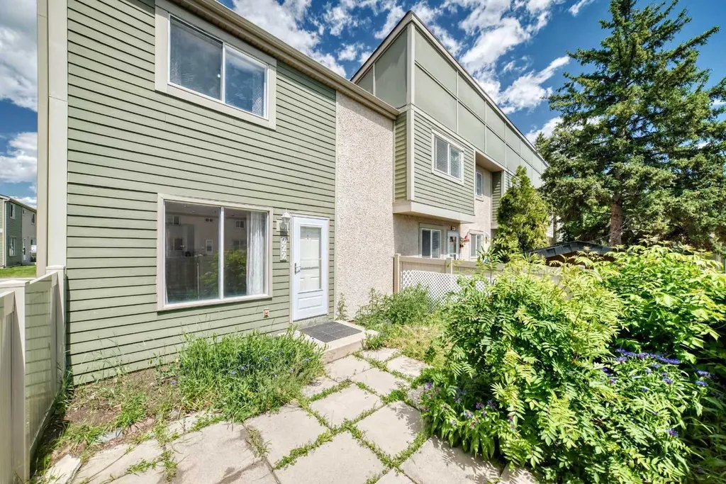 406 Blackthorn Road NE Calgary AB T2K 1K5