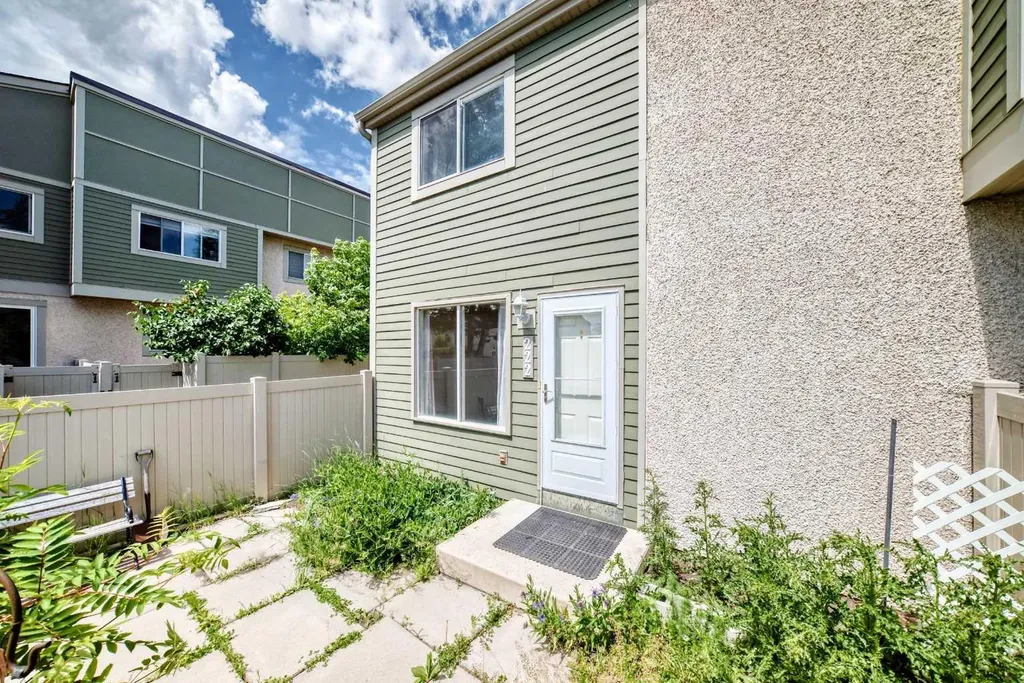 406 Blackthorn Road NE Calgary AB T2K 1K5