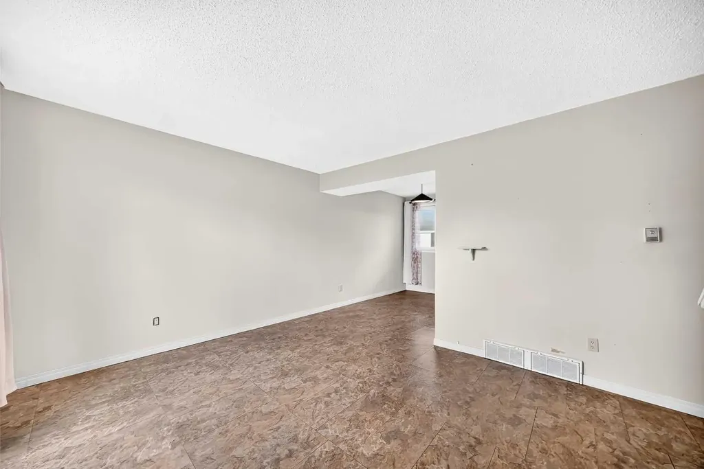 406 Blackthorn Road NE Calgary AB T2K 1K5