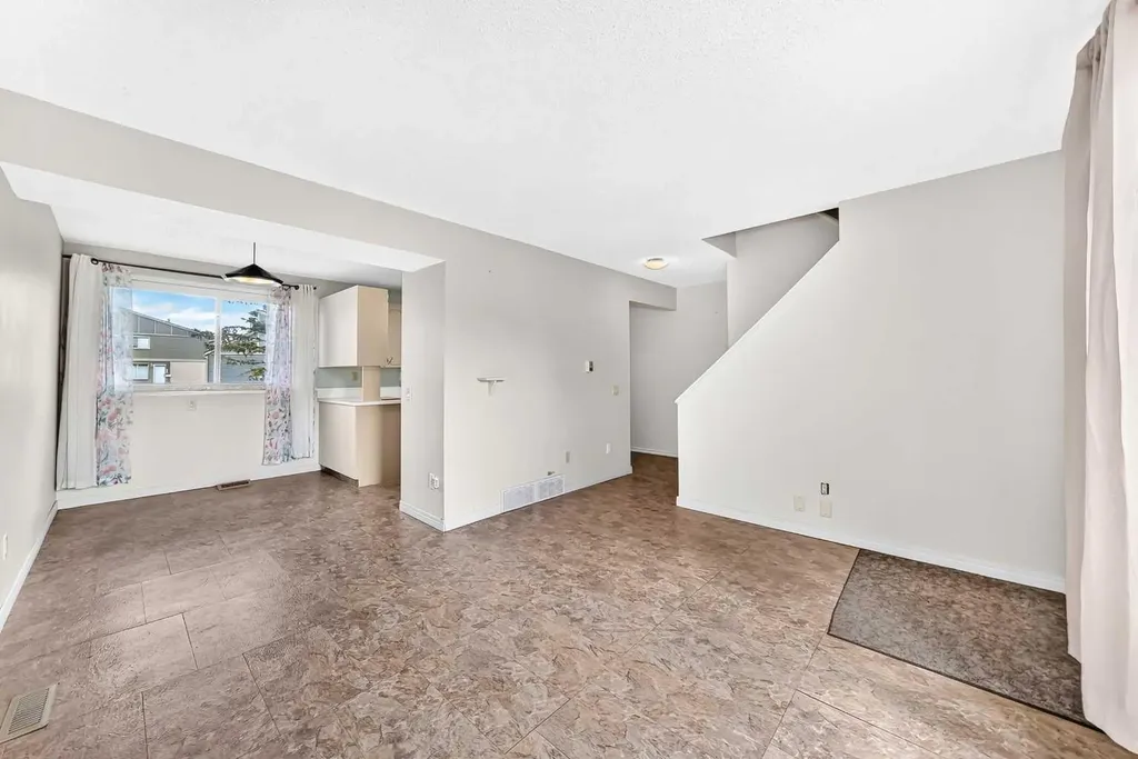 406 Blackthorn Road NE Calgary AB T2K 1K5