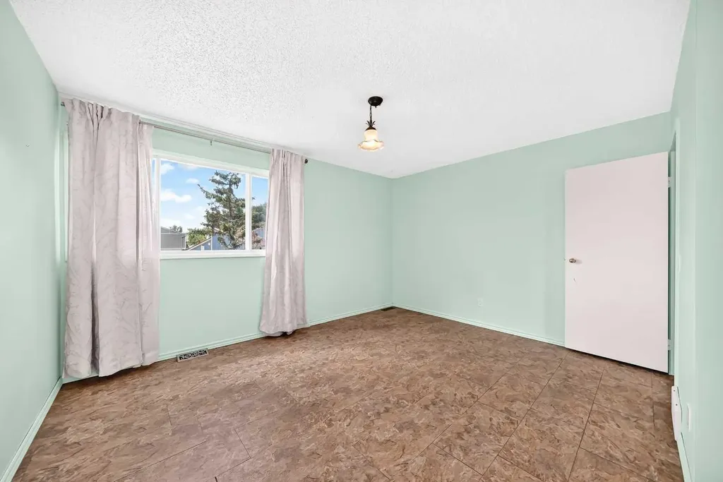 406 Blackthorn Road NE Calgary AB T2K 1K5