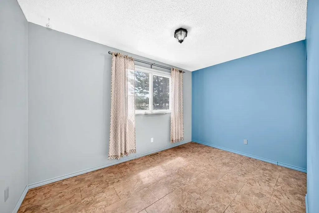 406 Blackthorn Road NE Calgary AB T2K 1K5