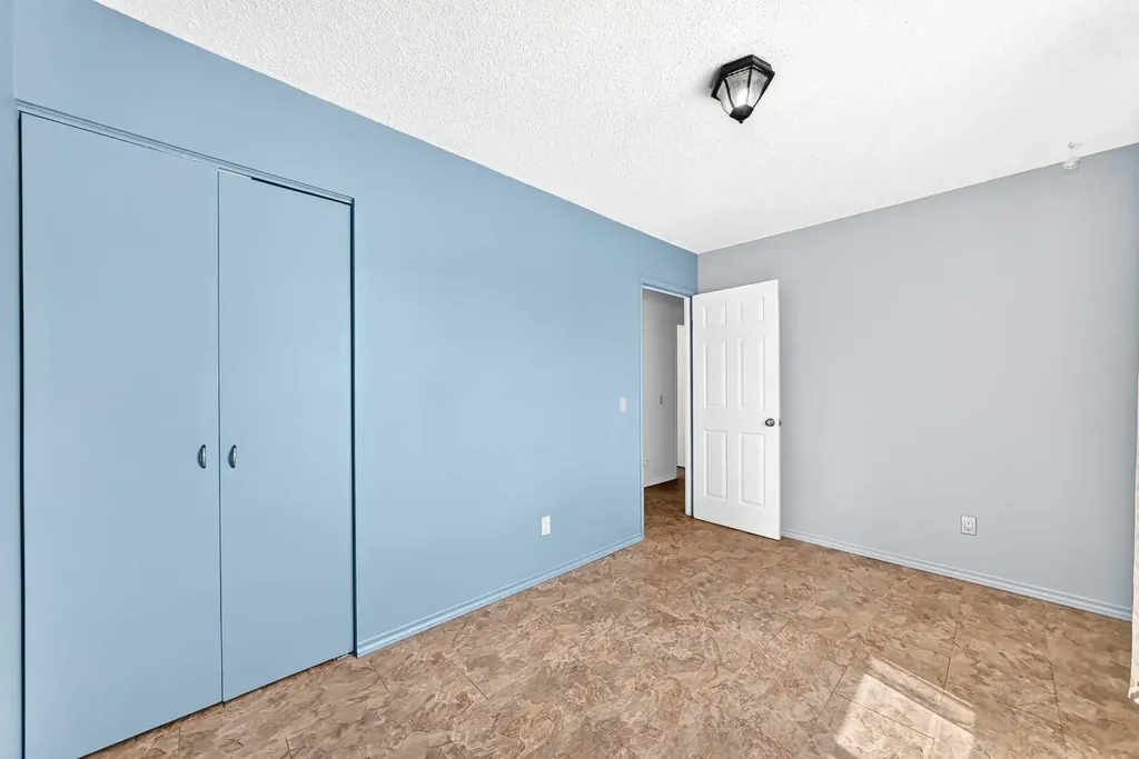 406 Blackthorn Road NE Calgary AB T2K 1K5